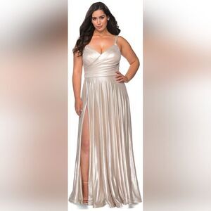 La Femme Plus 28989 V-NECK A-Line Gown NWOT size 16 Metallic Silver